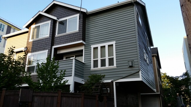 Building Photo - 4517 8th Ave NE