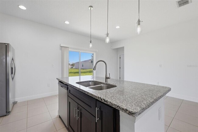 Building Photo - 304 Begonia Ct