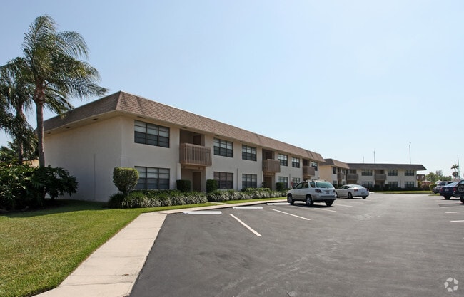 Building Photo - Marina Townhomes