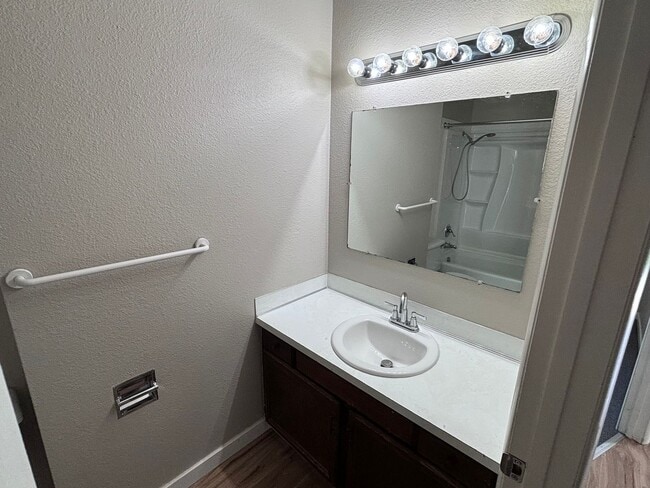 Building Photo - Duplex for rent!