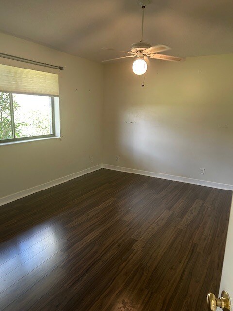 Building Photo - 112 Club Dr