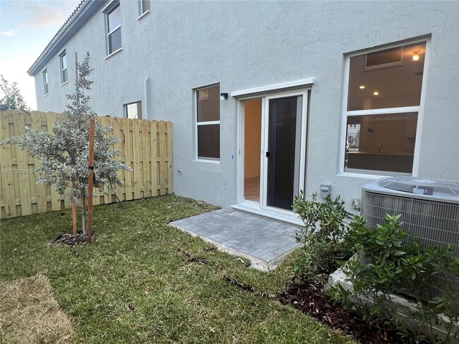 Building Photo - 106 NW 11th Ct