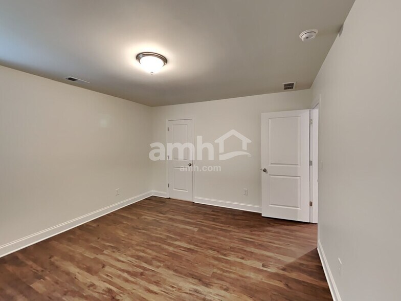 Building Photo - 8149 Willowbank Way