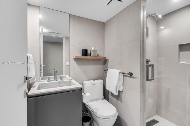 Building Photo - 3 Grove Isle Dr