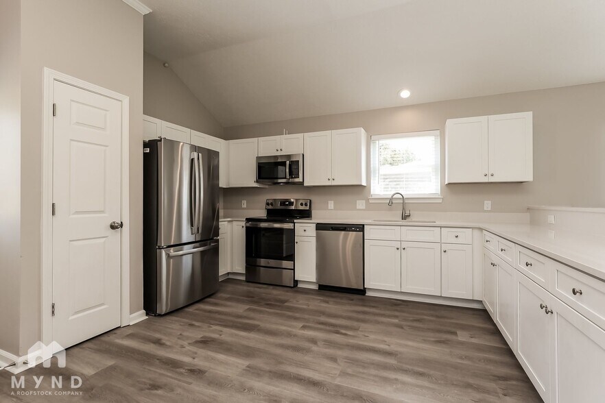 Building Photo - 4917 Hickory Woods E