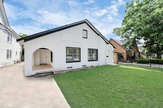 Building Photo - 2902 Truxillo St