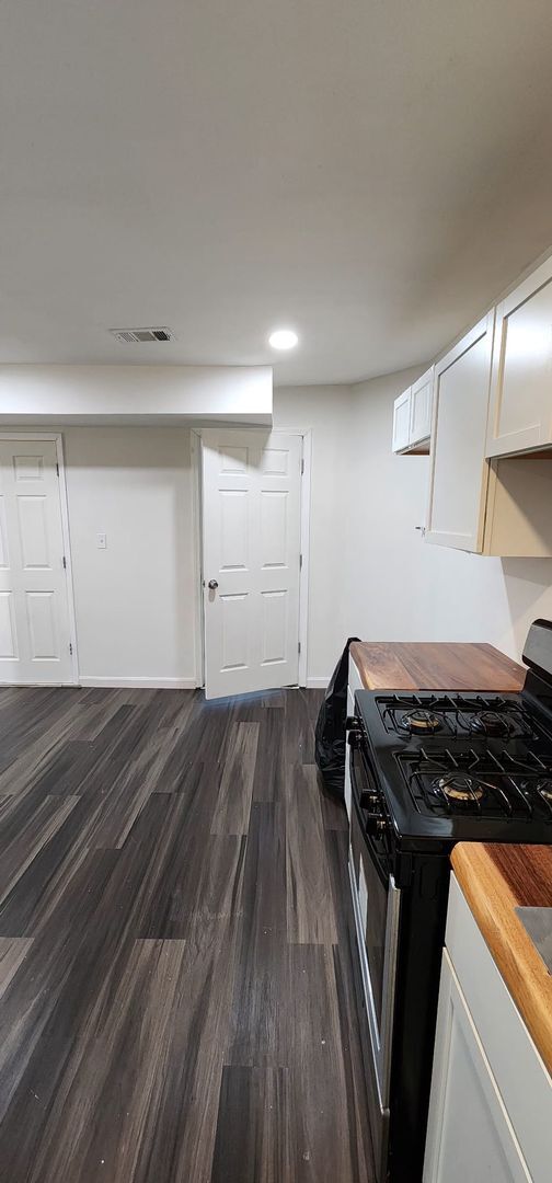 Building Photo - Newly Renovated 3-Bedroom Apartment in Pen...