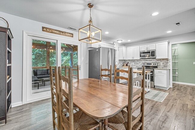 Building Photo - 2601 Bristol Pl