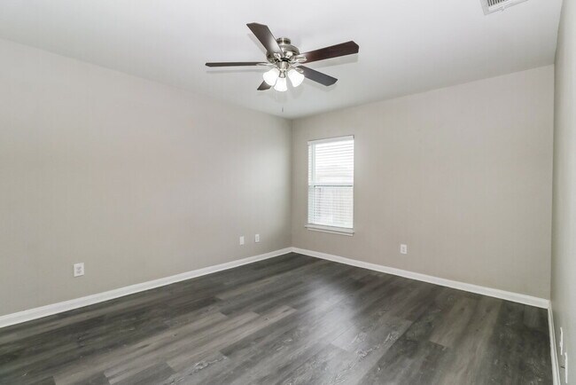 Building Photo - 428 Ruby Ln