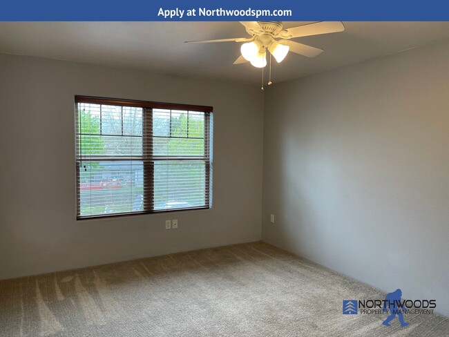 Building Photo - Very Nice 2 Bedroom 2.5 Bath 2 Story Townh...