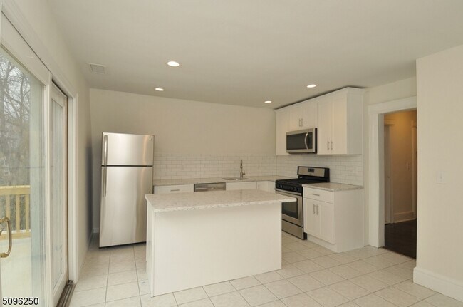 Building Photo - 511 Academy St