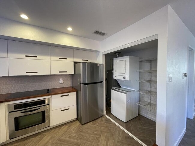 Building Photo - 292 Westview Terrace