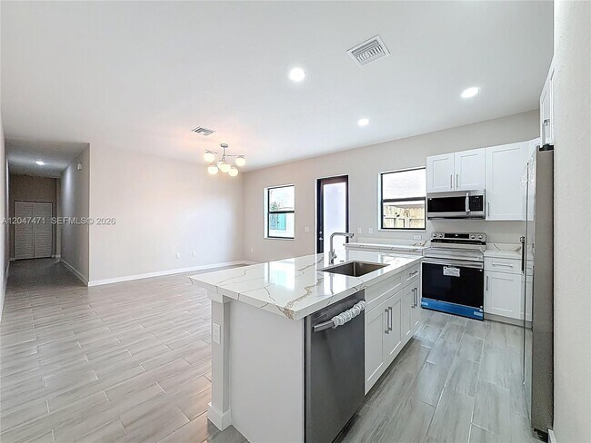Building Photo - 402-414 NW 41st St