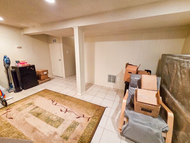 Building Photo - Beautiful 3BR Townhouse in Rockville/Derwood for early June Move-In!