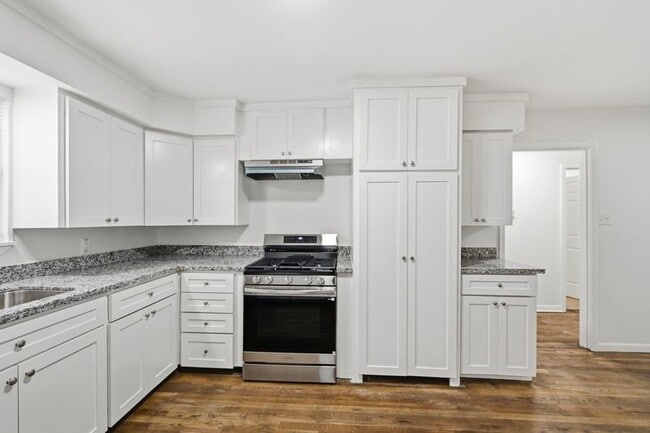 Building Photo - 2409 Estate Dr