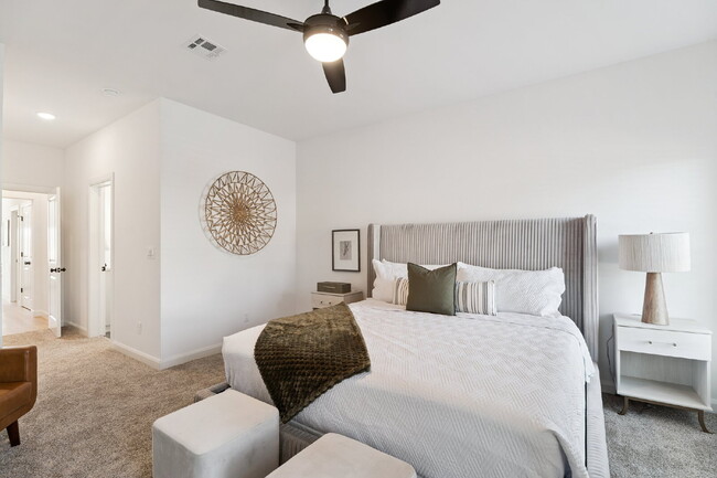Building Photo - Fully Furnished 4 Bedroom + Bonus Room