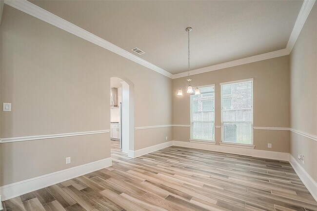 Building Photo - 115 N Winter Sunrise Cir