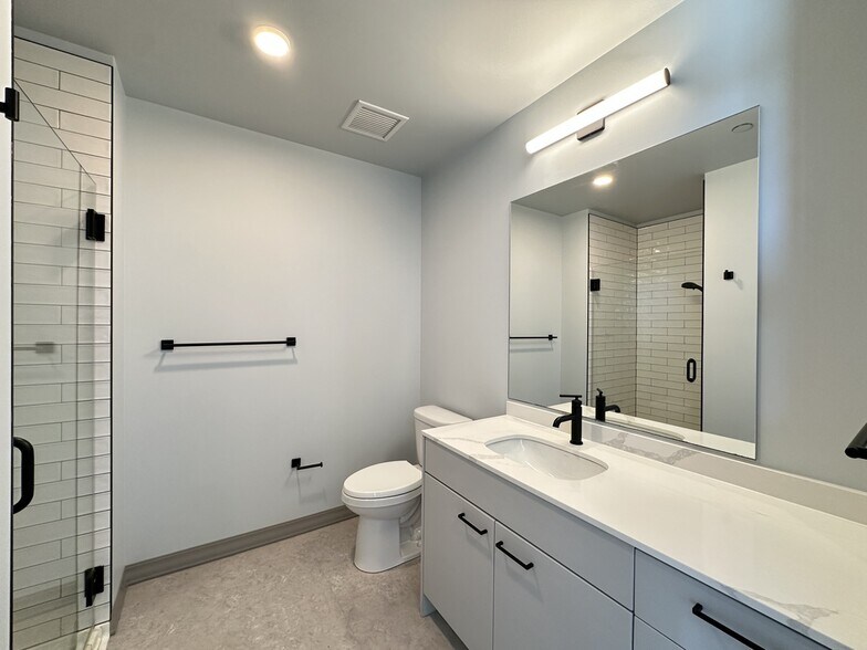 Building Photo - 2155 N Elston Ave