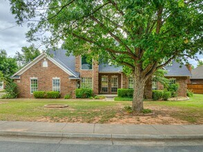 Building Photo - Spacious Home + East Edmond + 4 bedrooms + Fox Lake