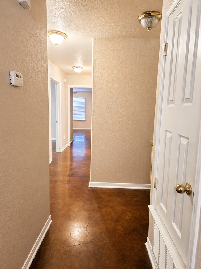 Building Photo - 1606 Libby Ln