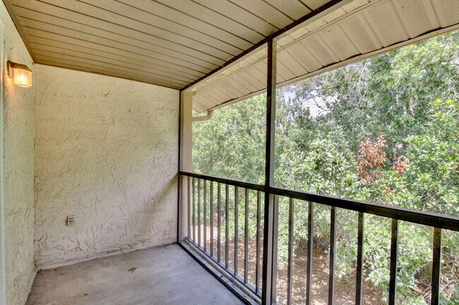 Building Photo - Spacious 2/2 Condo in Hawthorne Village - Orlando! Available Now!