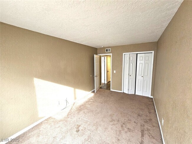 Building Photo - 260 Shadybrook Ln