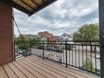 Building Photo - 1220 N Bosworth Ave