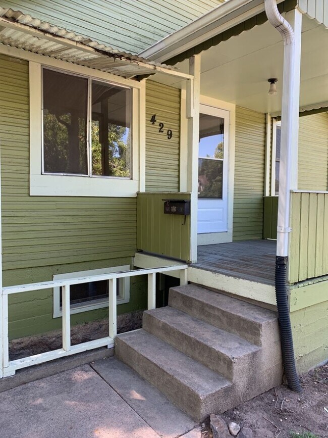 Building Photo - 4 Bed 2 Bath Old Town Fort Collins Home on Corner Lot