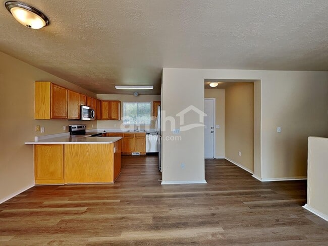 Building Photo - 5551 Geneva Way