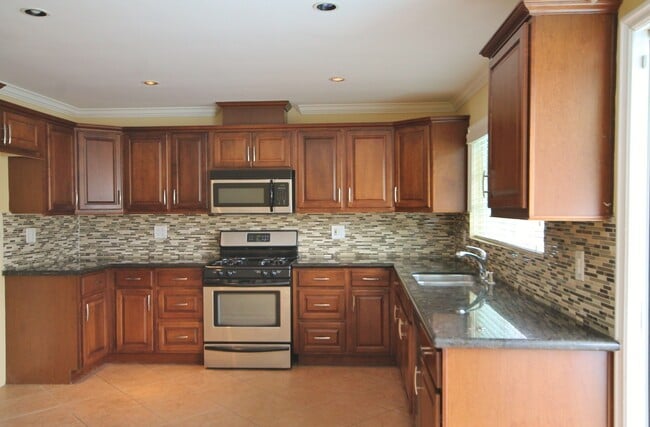 Building Photo - Private HOME 3bed/2 bath + POOL in Woodland Hills! NO OTHER UNIT ON THE PROPERTY!!!!