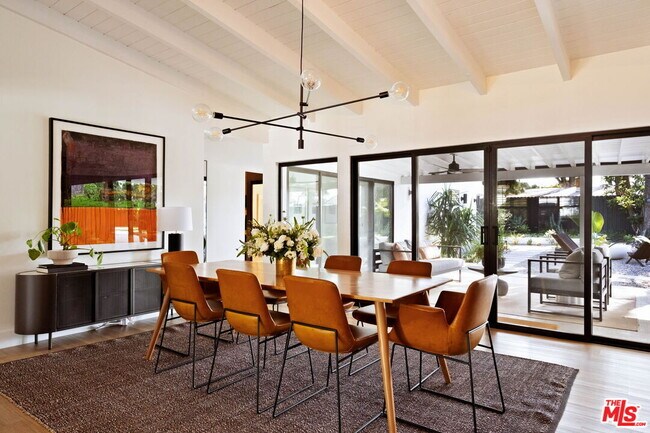 Building Photo - 4735 Degovia Ave