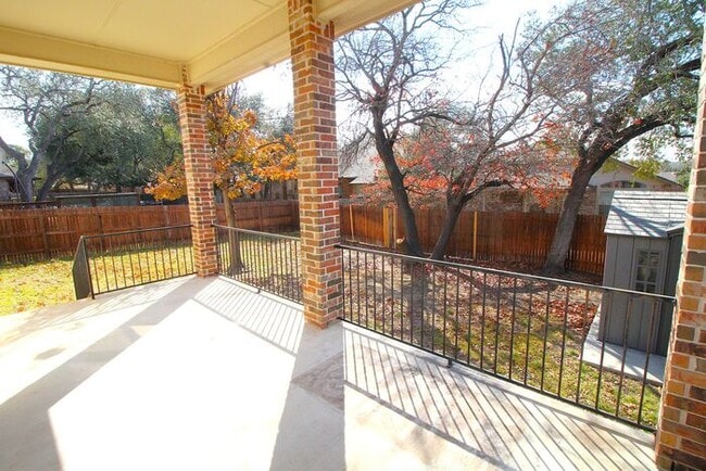 Building Photo - 6707 Rosita Oak Dr