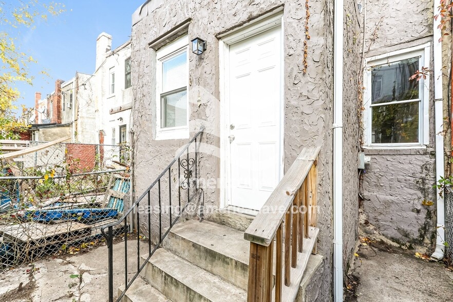 Building Photo - 2130 S Daggett St