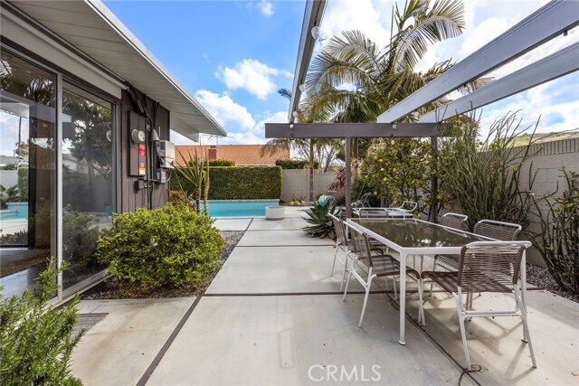 Building Photo - 1291 N Linda Vista St