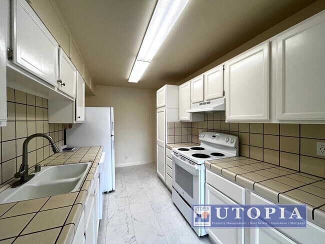 Building Photo - Capitola Gem: 2Bd/1Ba Ground Floor Apartme...