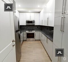 Building Photo - 3 bedroom in Brookline MA 02446