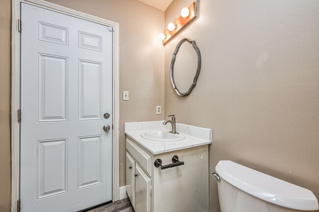 Building Photo - 5780 N 8th St