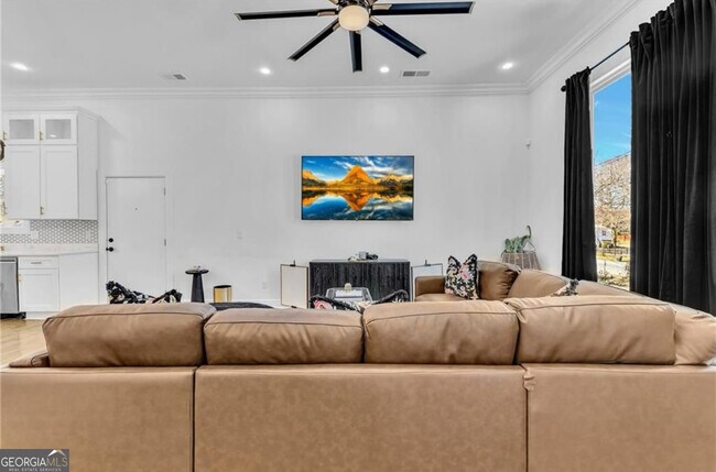 Building Photo - 1774 Vesta Ave