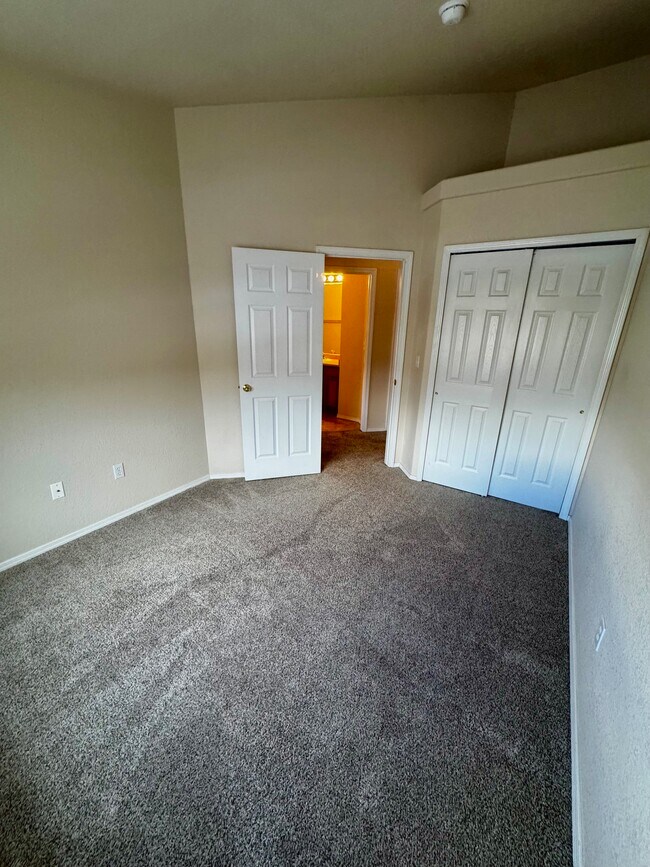 Building Photo - 3884 Packers Point