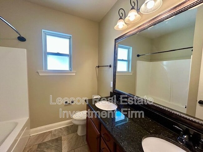 Building Photo - 2912 Paradise Dr