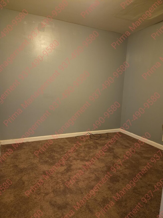 Building Photo - Quaint 3 bed 1 bath house with AC & everyt...