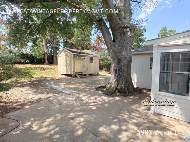 Building Photo - 4983 Vickie Dr