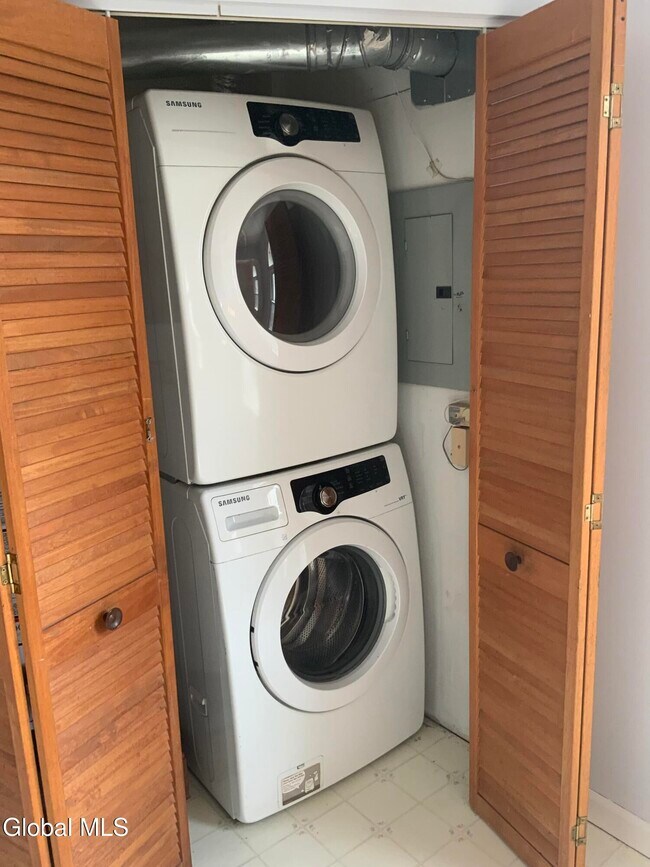 Building Photo - 160 Jackson St