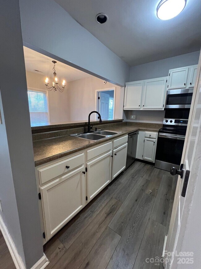 Building Photo - 3218 Selwyn Farms Ln