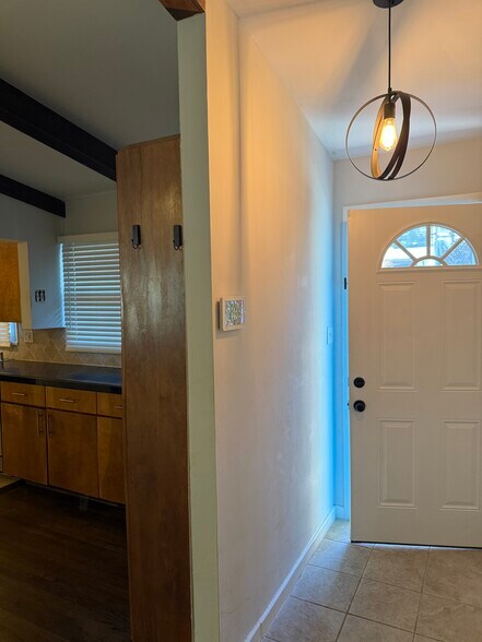 Inside Entry - 1117 Montclair Rd