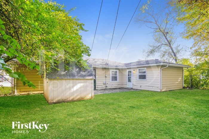 Building Photo - 4834 N Kenyon Dr
