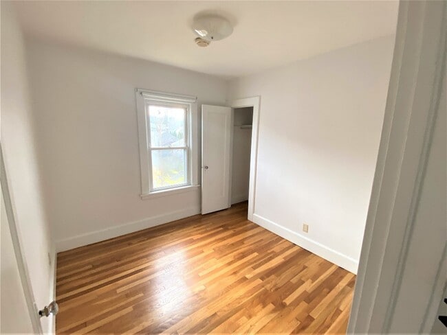 Building Photo - 105 Helen St