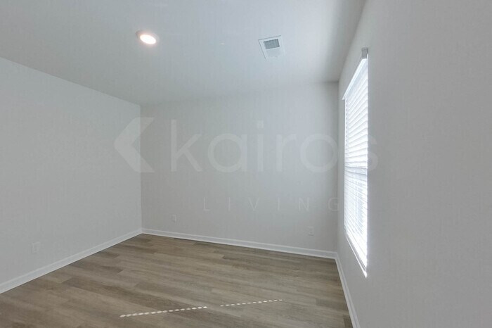Building Photo - 112 Overstreet Way