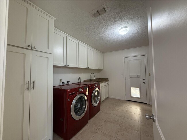 Building Photo - 5007 Shady Nook Ct