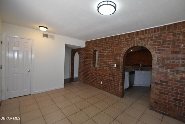 Building Photo - 3417 Guthrie St